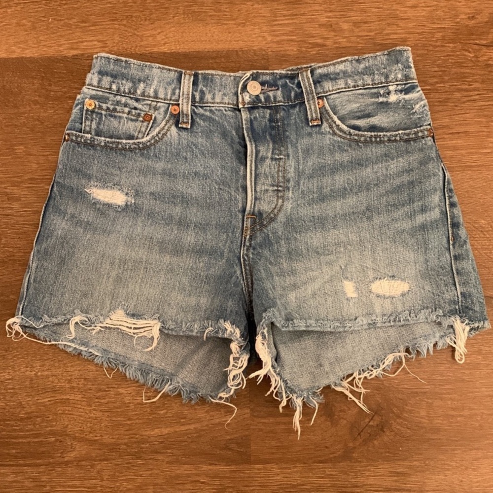 Levi’s high rise wedgie shorts